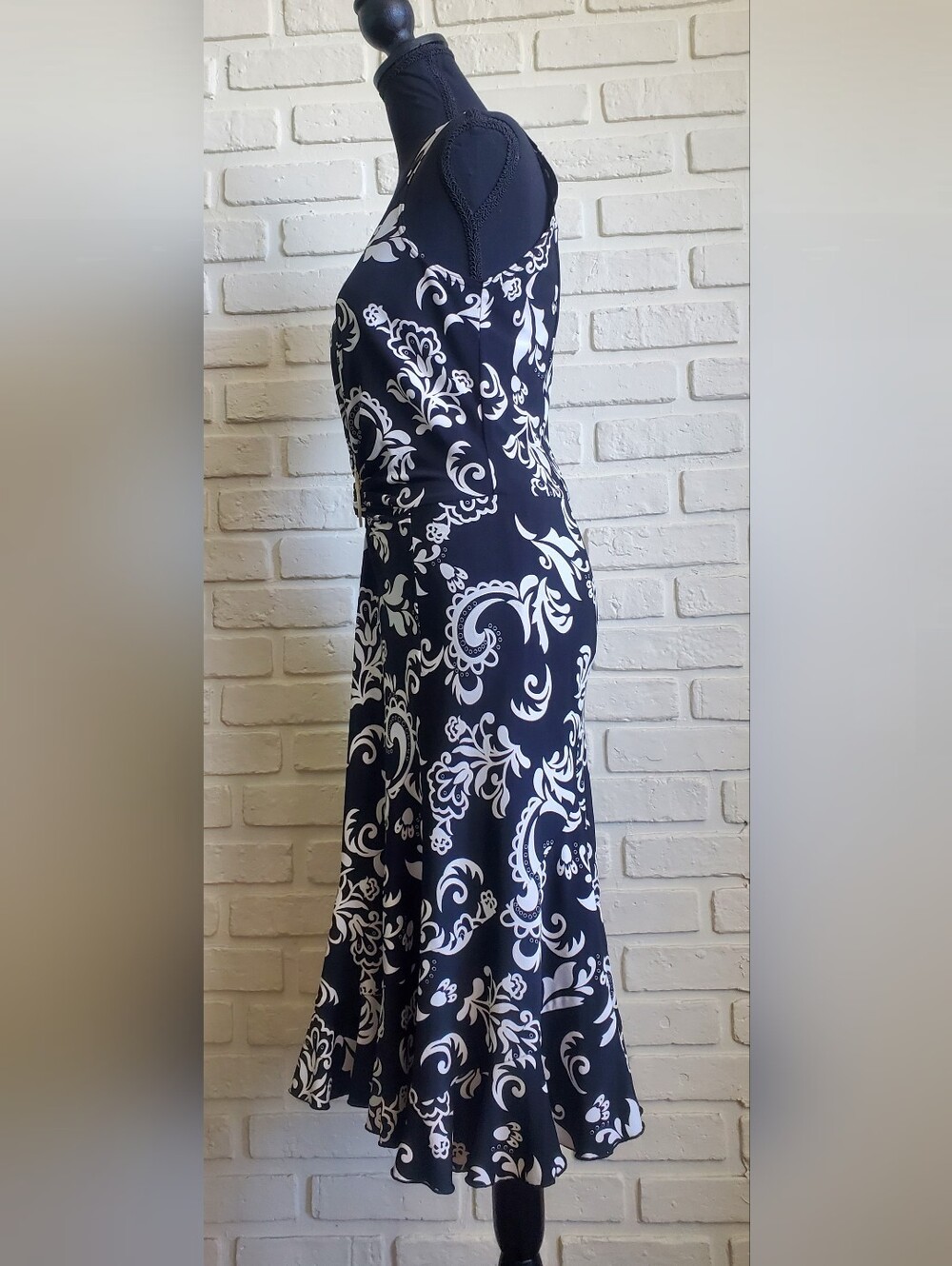 Joseph Ribkoff Floral Paisley Ring Buckle Dress Black White Flowy Ruffle Hem - Picture 11 of 15